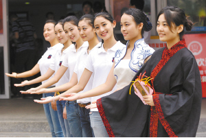 開(kāi)學在即高(gāo)校(xiào)迎新招數(shù)大(dà)PK